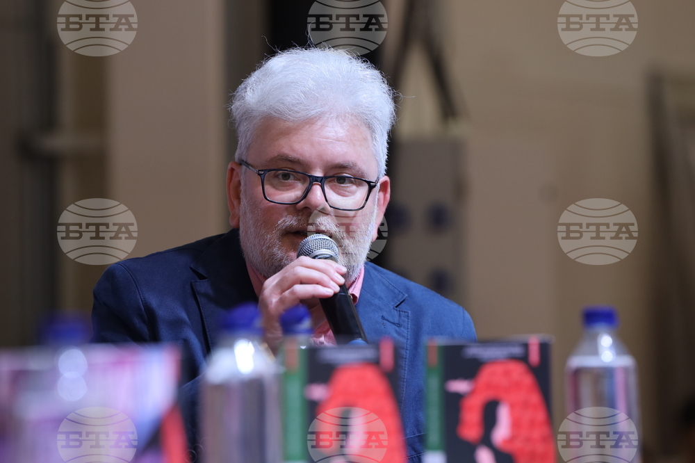 Румъния - Международен панаир на книгата „Букфест“ - писатели - разговор