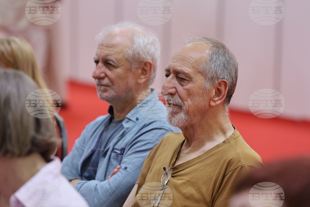 Румъния - Международен панаир на книгата „Букфест“ - писатели - разговор