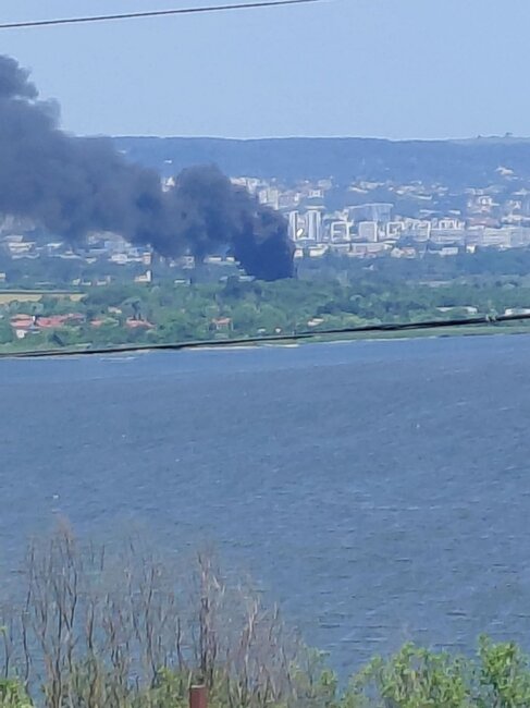 МОСВ: РИОСВ – Варна незабавно реагира при пожар в склад за гуми край Варна
