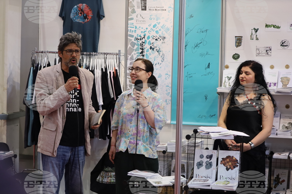 Poet Yordan Eftimov Discusses War and Literature at Bucharest Event