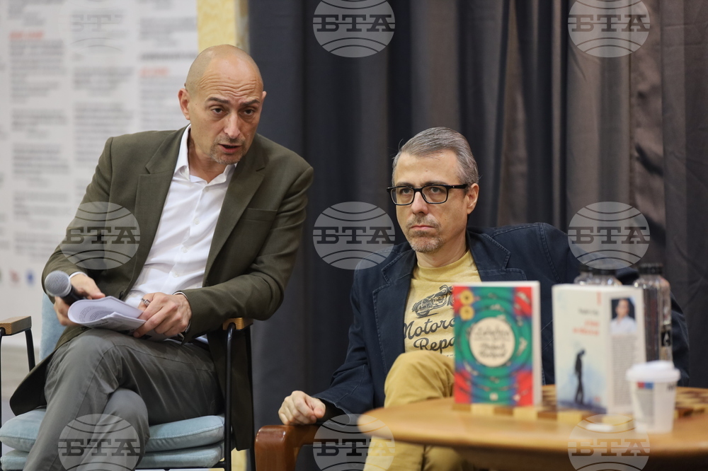 Румъния - Международен панаир на книгата „Букфест“ - писатели - разговор