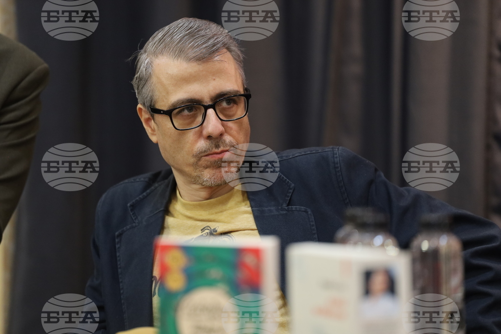 Румъния - Международен панаир на книгата „Букфест“ - писатели - разговор
