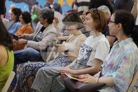 Румъния - Международен панаир на книгата „Букфест“ - писатели - разговор