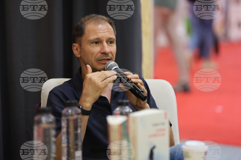 Румъния - Международен панаир на книгата „Букфест“ - писатели - разговор