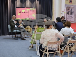 Румъния - Международен панаир на книгата „Букфест“ - писатели - разговор