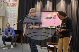 Румъния - Международен панаир на книгата „Букфест“ - писатели - разговор