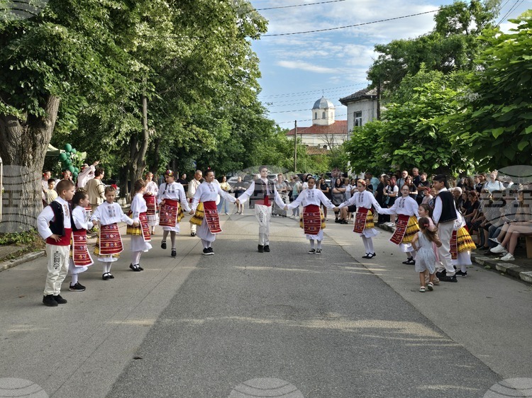 Bulgaria, Romania and Serbia Hold Folklore Festival in Cross-Border Area
