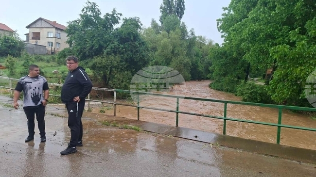 Осем къщи са пострадали от обилните валежи във врачанското село Лиляче, каза кметът Росен Петков 