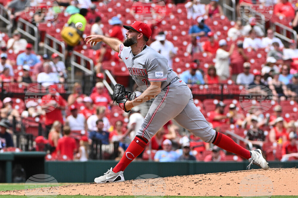 Reds Cardinals Baseball