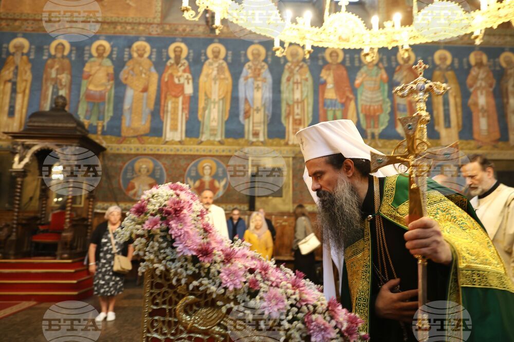 Храм  „Св. великомъченица Неделя“ - патриарх - литургия