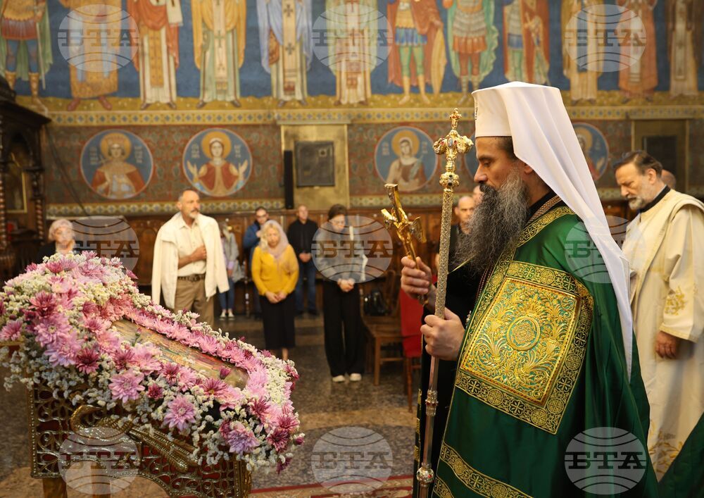 Храм  „Св. великомъченица Неделя“ - патриарх - литургия