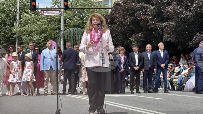 Маслодайната роза е най-красивата емблема на България, каза президентът Илияна Йотова в Казанлък