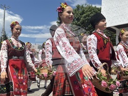 Казанлък - Празник на розата - шествие
