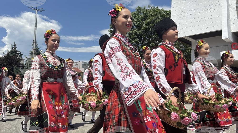 Казанлък - Празник на розата - шествие