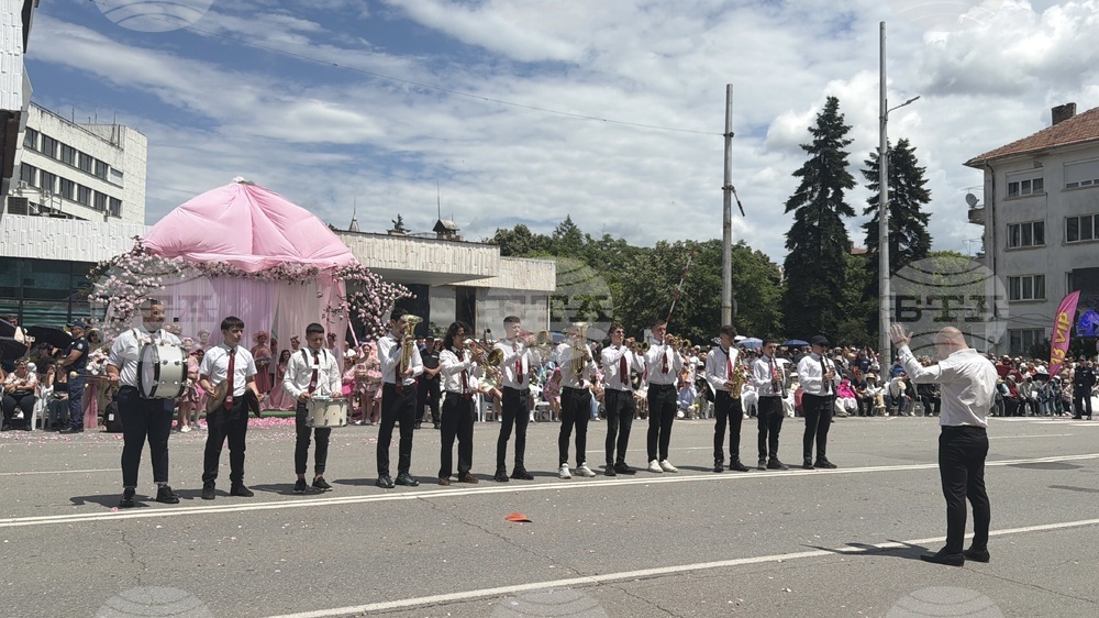 Казанлък - Празник на розата - шествие