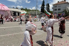 Казанлък - Празник на розата - шествие