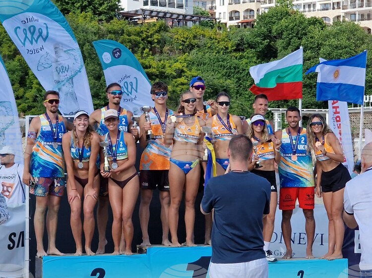 Украинската двойка при жените и отборът на Унгария при мъжете
