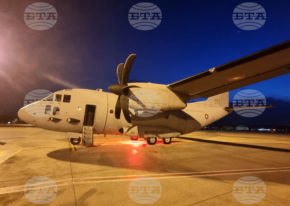 Турция - самолет „Спартан“ - помощи