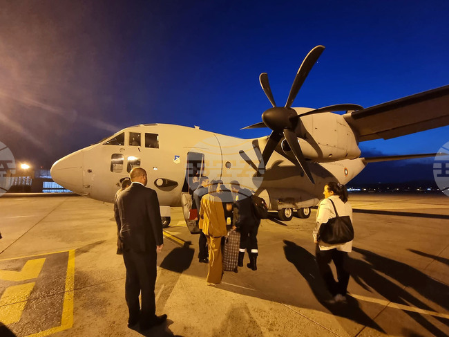 Турция - самолет „Спартан“ - помощи