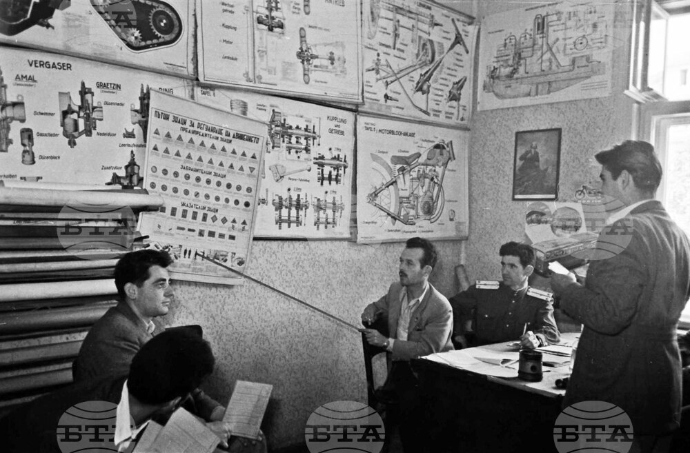 Изпит за шофьори в КАТ през 1952 година