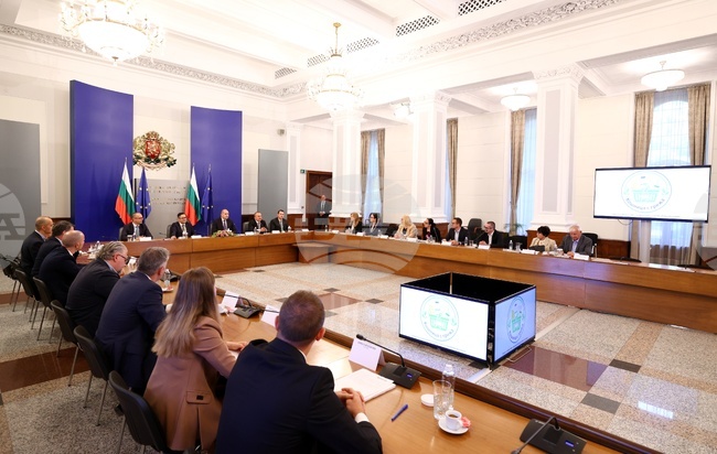 Национална инициатива „Кошница с грижа“