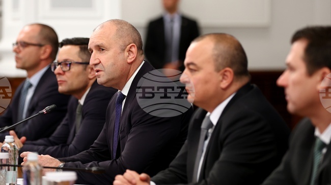 Намаляване с 15 процента на продуктите от малката потребителска кошница за минимум от 6 месеца ще има по инициативата „Кошница с грижа“, обяви министър Пламен Абровски