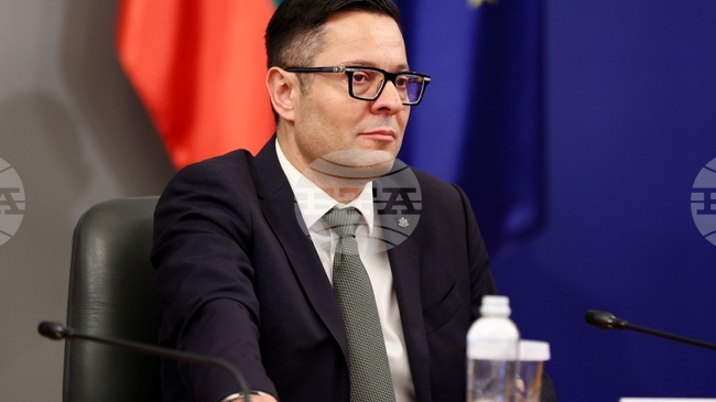 На дневен ред стои решаването на проблема за солидарност и социална отговорност към най-уязвимите домакинства, каза вицепремиерът Александър Пулев