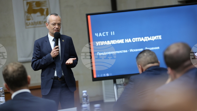 Управлението на отпадъците вече не е само екологичен проблем, а въпрос на финансова устойчивост на местната власт, каза кметът на Благоевград Методи Байкушев