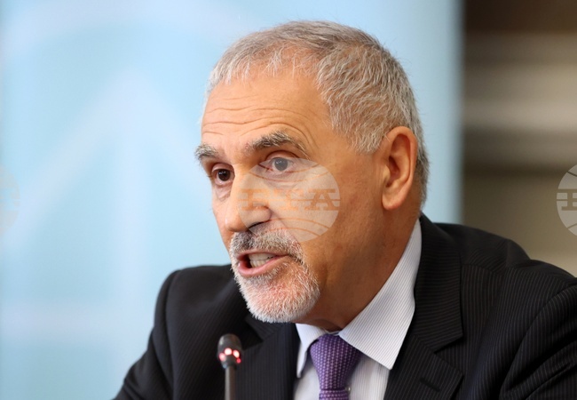 Expert Says Balkans Surrounded by Conflicts Originating Outside Region