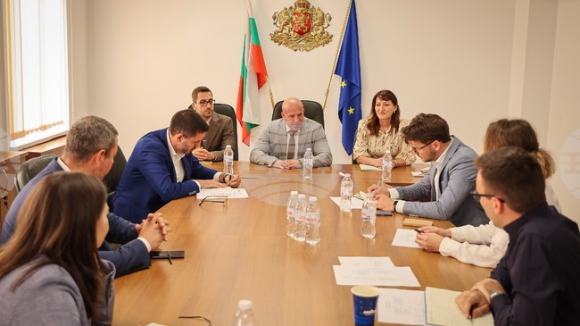 Sports Minister, National Youth Forum Representatives Discuss Youth Policies Development