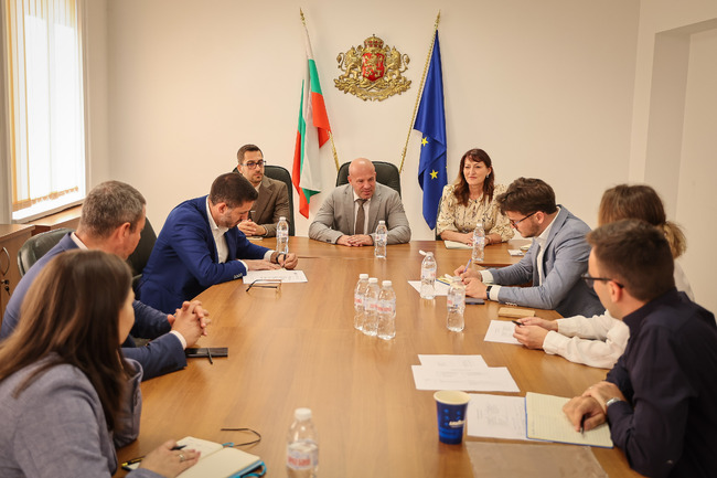 Sports Minister, National Youth Forum Representatives Discuss Youth Policies Development
