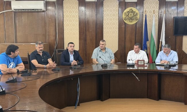 Община Русе: Работна среща в Русе между кмета Пенчо Милков и ръководството на Федерацията по волейбол 