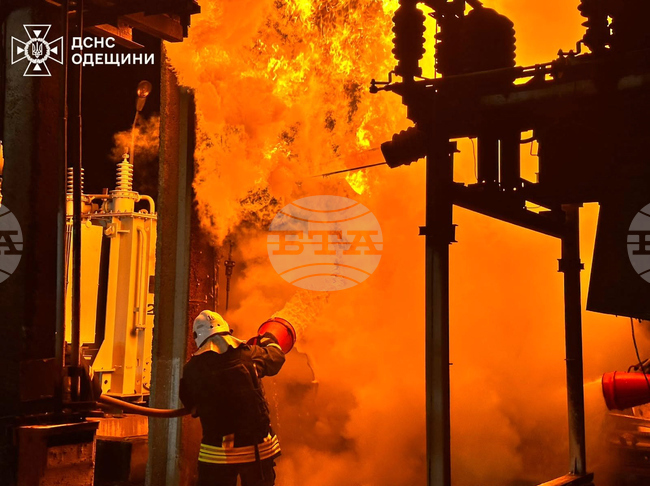 Двадесет и шест годишна жена загина и 39-годишен мъж е ранен в резултат на атака с дронове по крайбрежието на Одеса днес по обед, съобщи областният управител