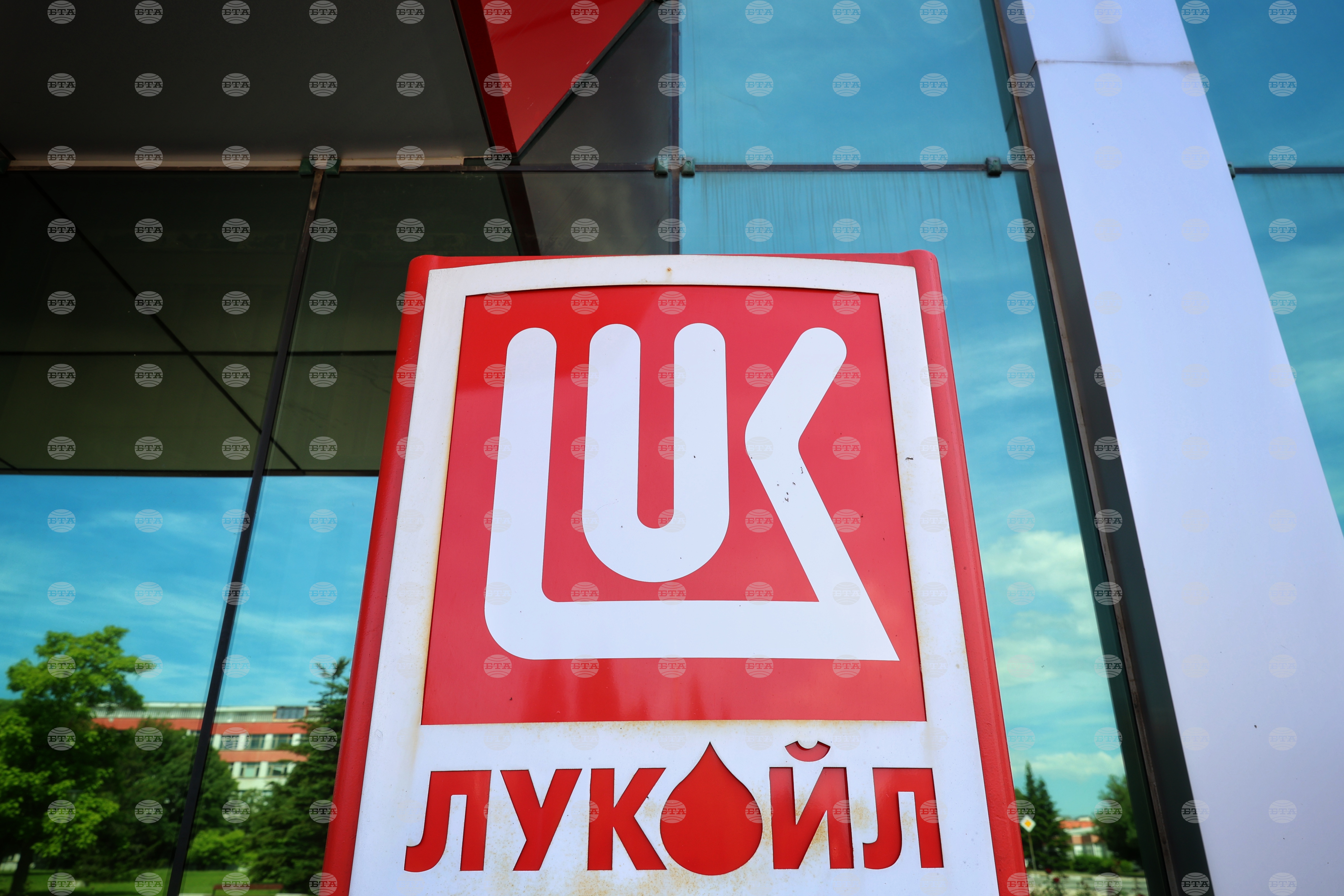 Великобритания отново удължи дерогацията за българските дружества на "Лукойл" - до 29 октомври