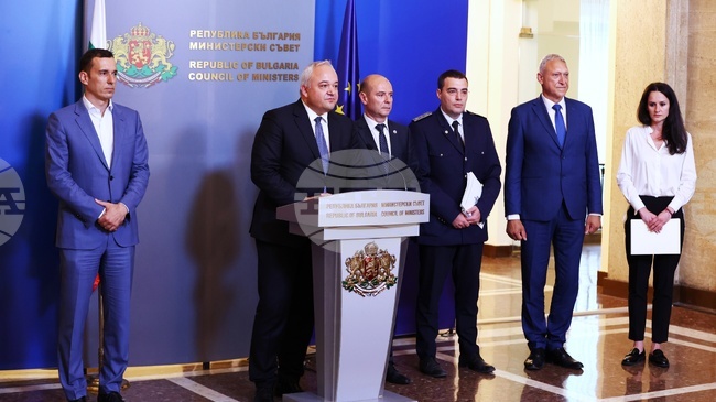 Предвиждат се карти на местата с повишен пътен травматизъм и гонки и бърз обмен на данните от камерите, каза министър Демерджиев след срещата при премиера