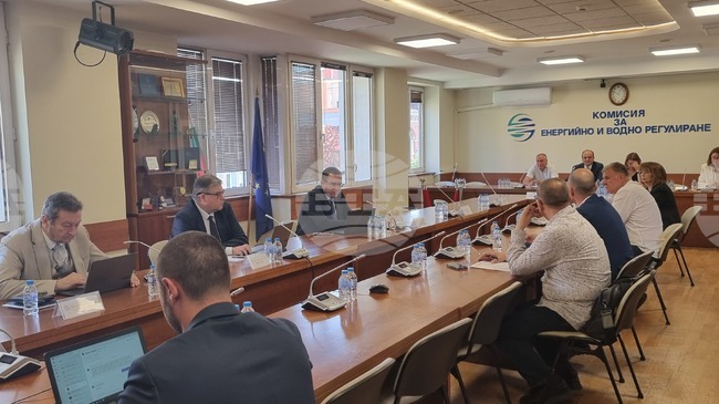 КЕВР проведе открито заседание за обсъждане на поскъпването на парното и топлата вода от 1 юли средно с 4,58 на сто