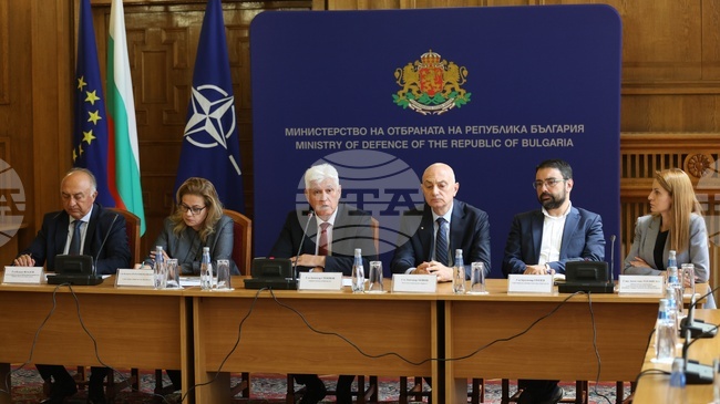 Министърът на отбраната Димитър Стоянов представи приоритетите си 
