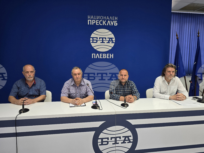 Национален пресклуб на БТА Плевен - паметник - опълченци