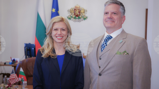 Председателят на парламента Михаела Доцова постави пред временно управляващия посолството на САЩ въпроса за визите за българи