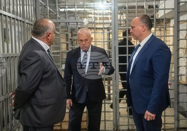Зам.-министърът на правосъдието Станимир Станев и директорът на ГДИН Ивайло Йорданов провериха условията в местата за лишаване от свобода във Варна 