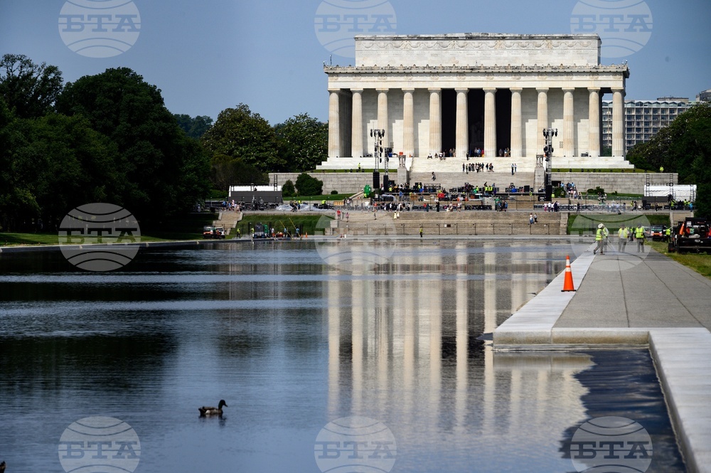 APTOPIX Lincoln Memorial Reflecting Pool