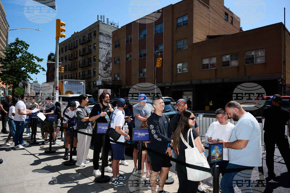 Tom Brady celebrates Ferrero’s GOAT Treat Vaults in New York