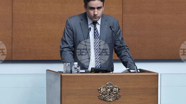 Мнозинството е на ход да гласува оставката на подуправителя на НЗОК Момчил Мавров, заявиха от "Демократична България"