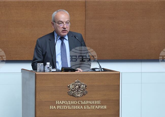  Вдигането на тавана на дълга ще осигури ресурс за префинансиране на очакваните значителни плащания по НПВУ, каза министър Гълъб Донев