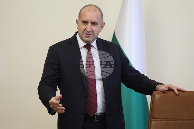 В МВР има много доблестни полицаи, те вече са с развързани ръце в борбата срещу престъпността и корупцията, заяви премиерът