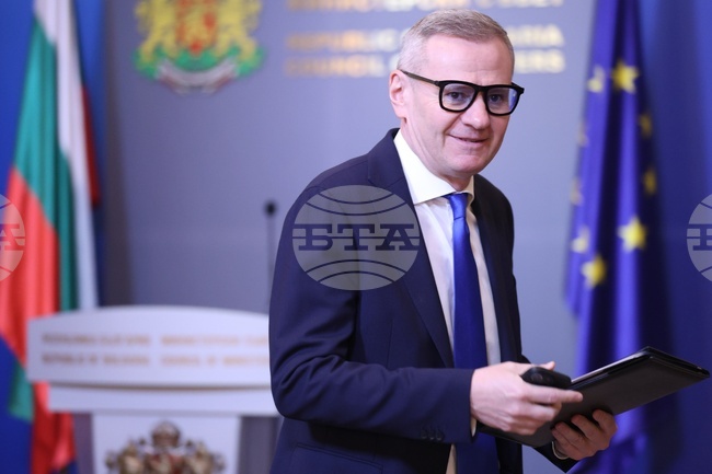 Целта е ремонтът на покрива на Националната гимназия за приложни изкуства в Трявна да бъде направен максимално бързо, каза министър Евтим Милошев
