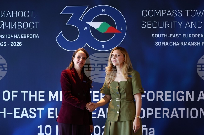 България е готова да работи с Румъния за по-безопасно Черно море, каза външният министър Велислава Петрова 