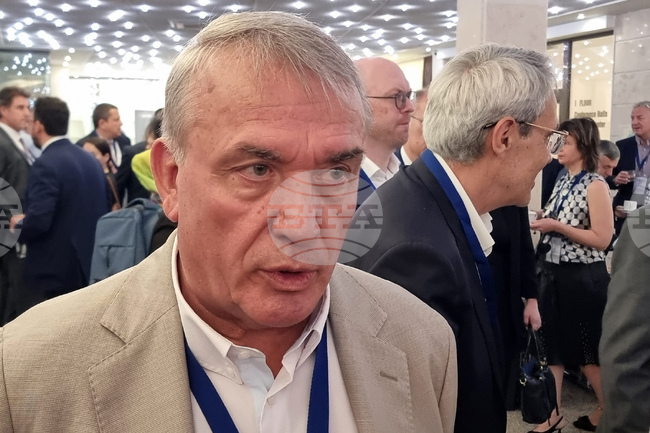 През 2052 година България трябва да има четири работещи ядрени реактора, смята председателят на БУЛАТОМ Богомил Манчев
