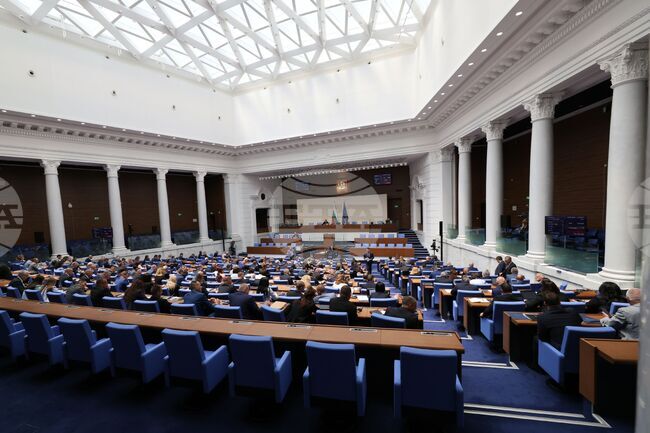 Второто гласуване на промени в т.нар. удължителен бюджет, свързани с тавана на държавния дълг, е в седмичната проектопрограма на парламента