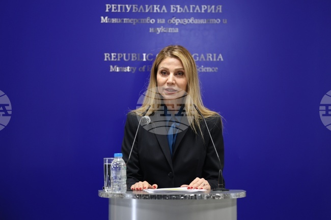 Резултатите от държавните зрелостни изпити са видими в електронната система на МОН, каза заместник-министър Таня Панчева